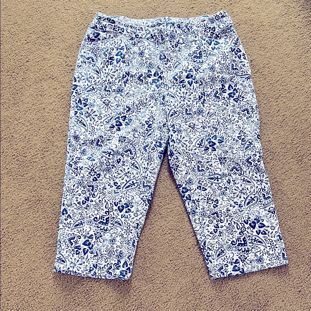Blue Floral Womans Bottom. Capri length, bright and colorful for spring!